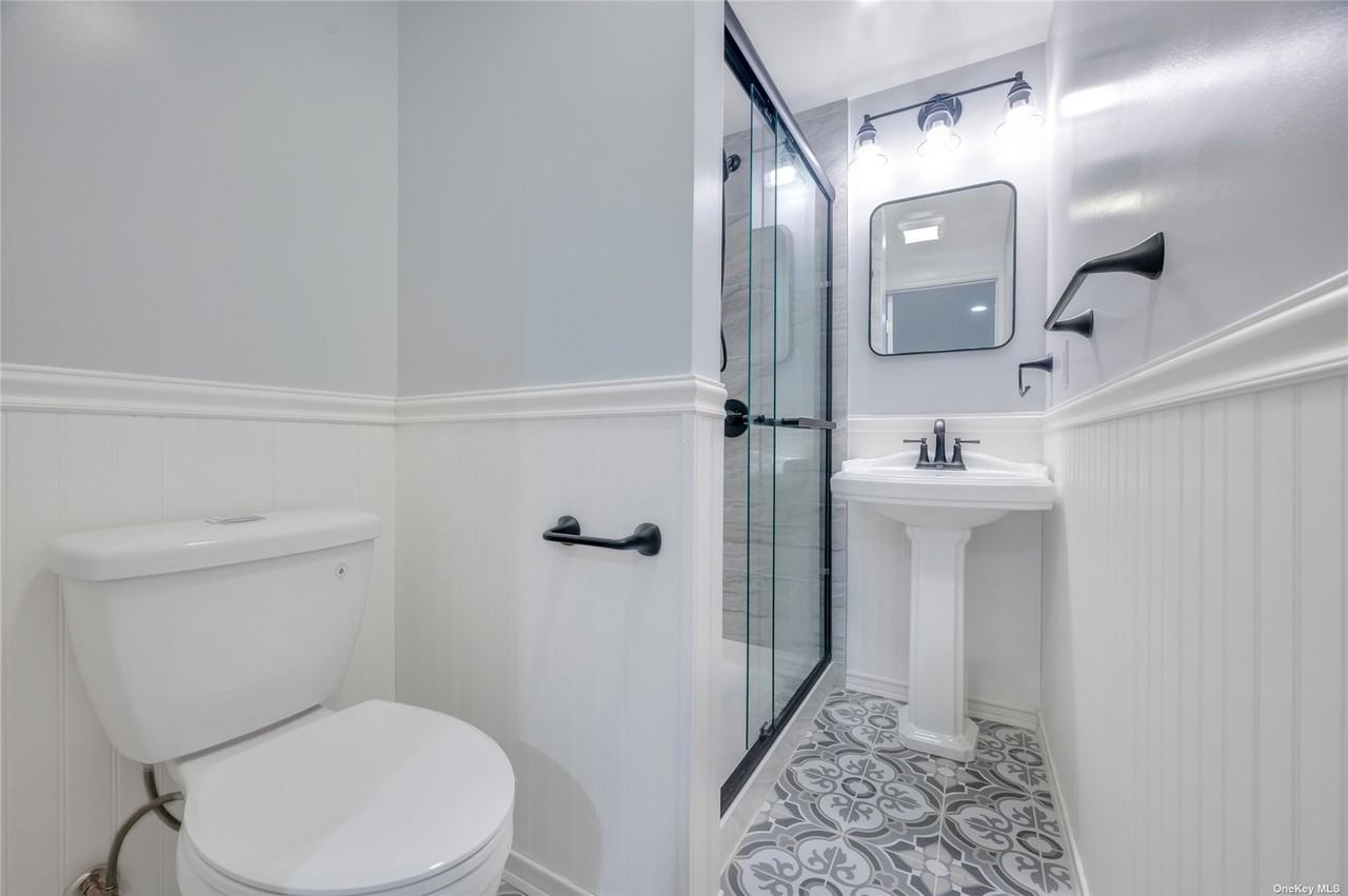 415 44th St - Photo 2 of 11