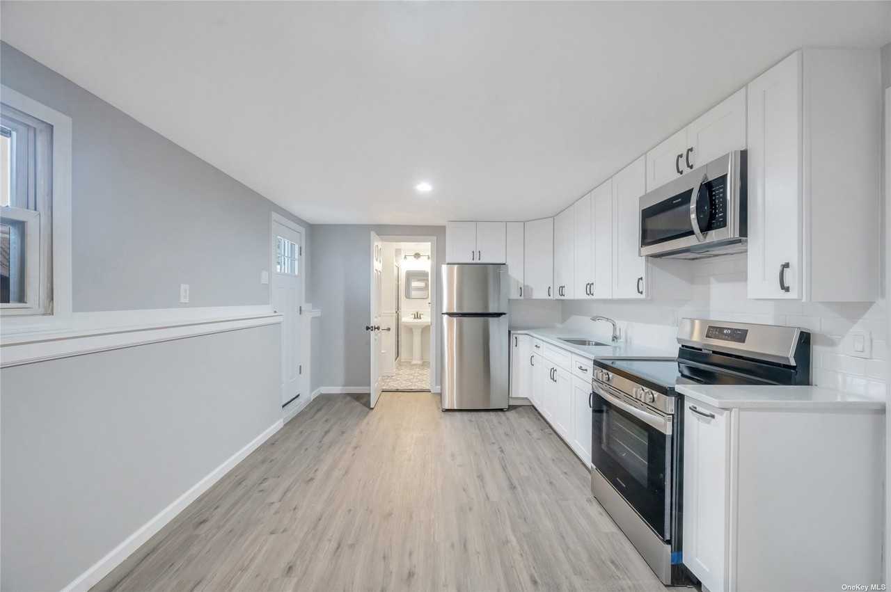 415 44th St - Photo 3 of 11