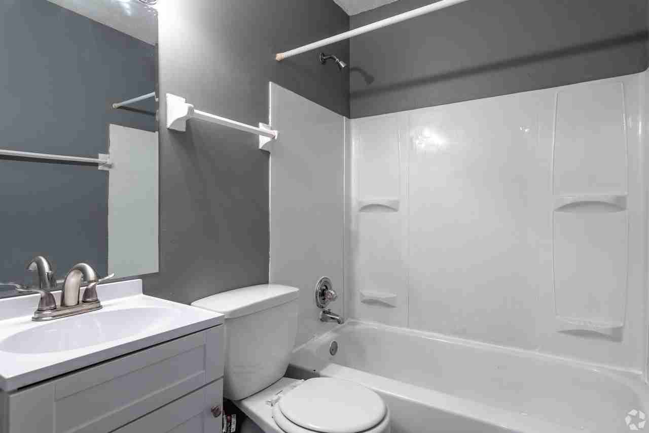 Kingswood Court Apartments and Townhomes - Photo 7 of 39