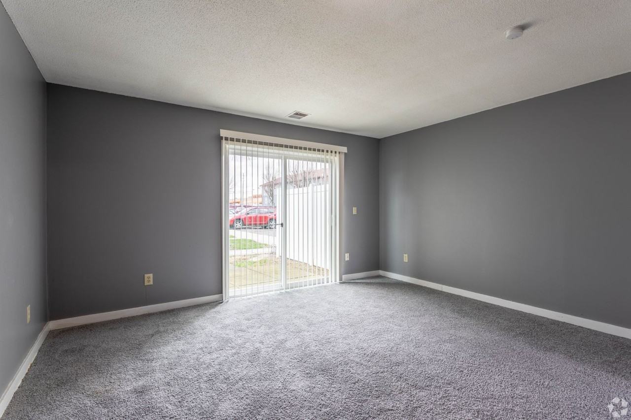 Kingswood Court Apartments and Townhomes - Photo 6 of 41