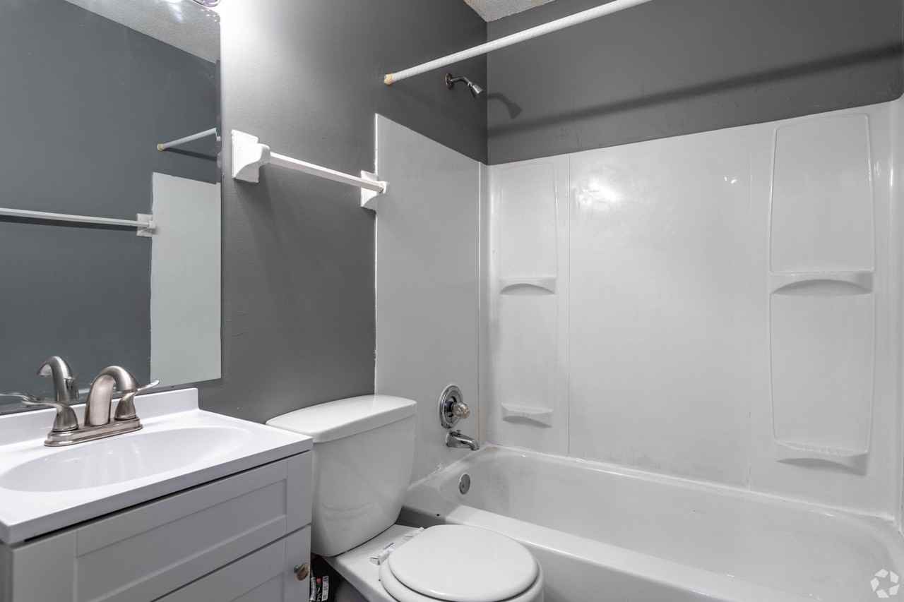 Kingswood Court Apartments and Townhomes - Photo 7 of 41