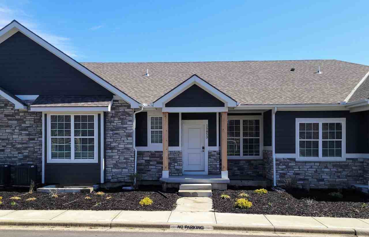 15845 Foster St - Photo 5 of 27