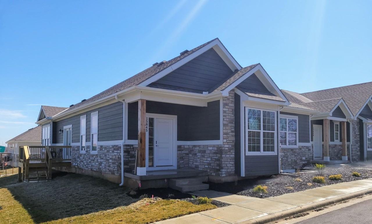 15845 Foster St - Photo 7 of 27