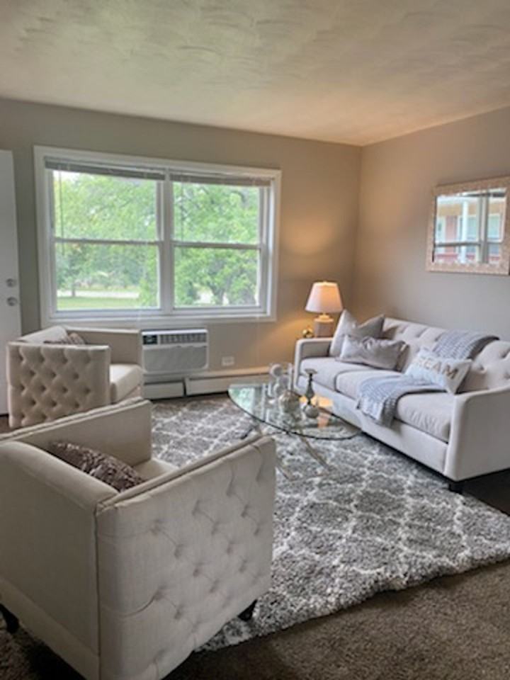 Palatine Park Apartments - Photo 3 of 22