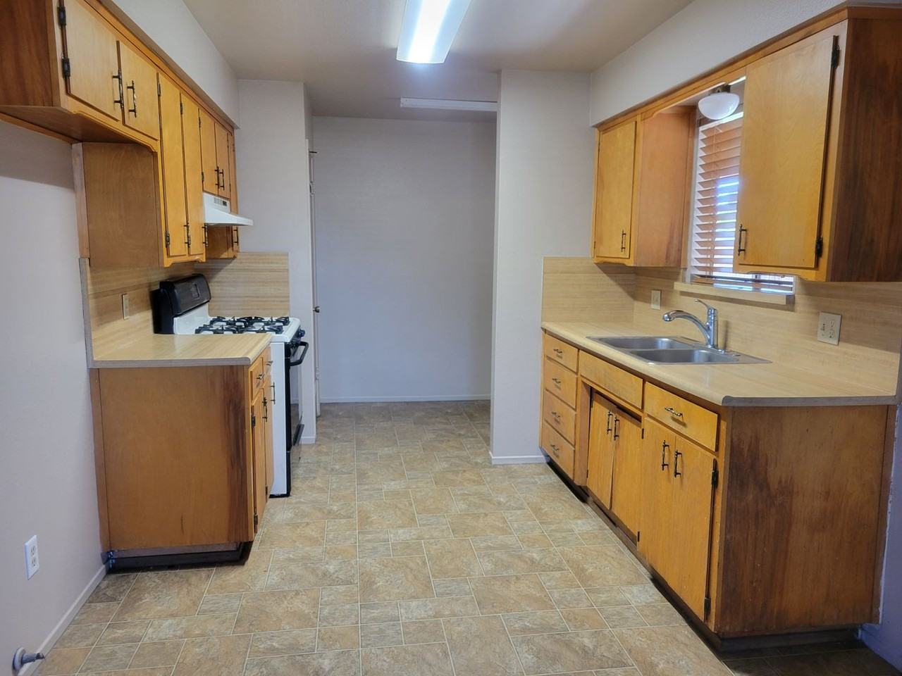 811 Gerry Ln - Photo 4 of 12