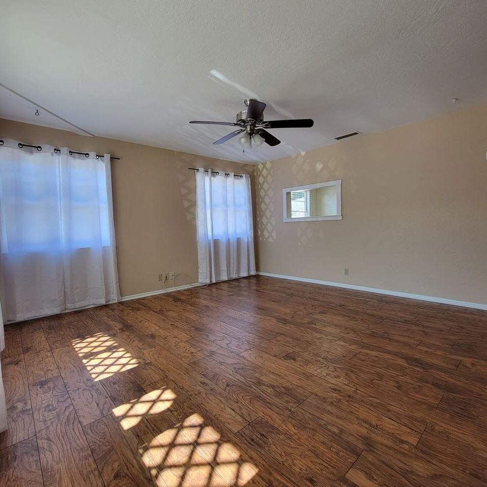 4863 Parks Ave - Photo 3 of 48