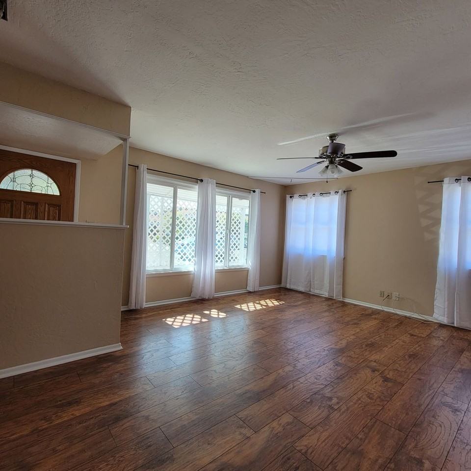 4863 Parks Ave - Photo 6 of 48