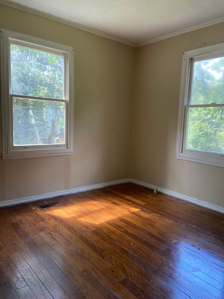 563 Parkchester Dr - Photo 5 of 10