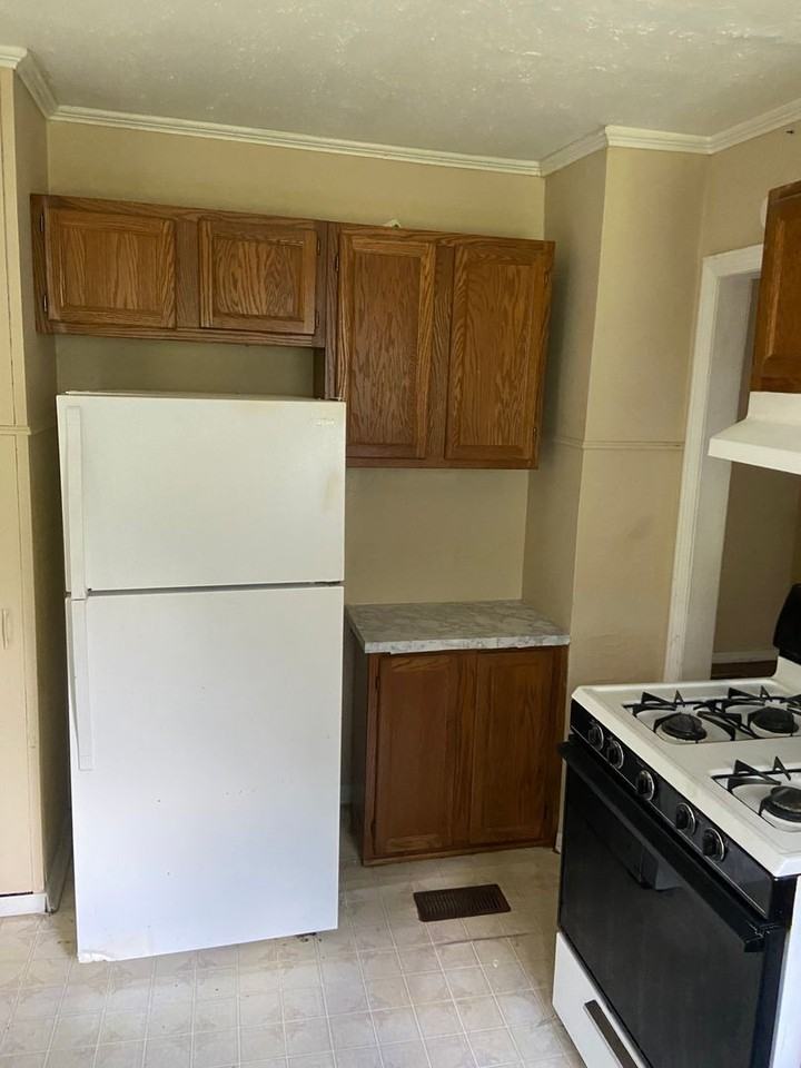 563 Parkchester Dr - Photo 6 of 10