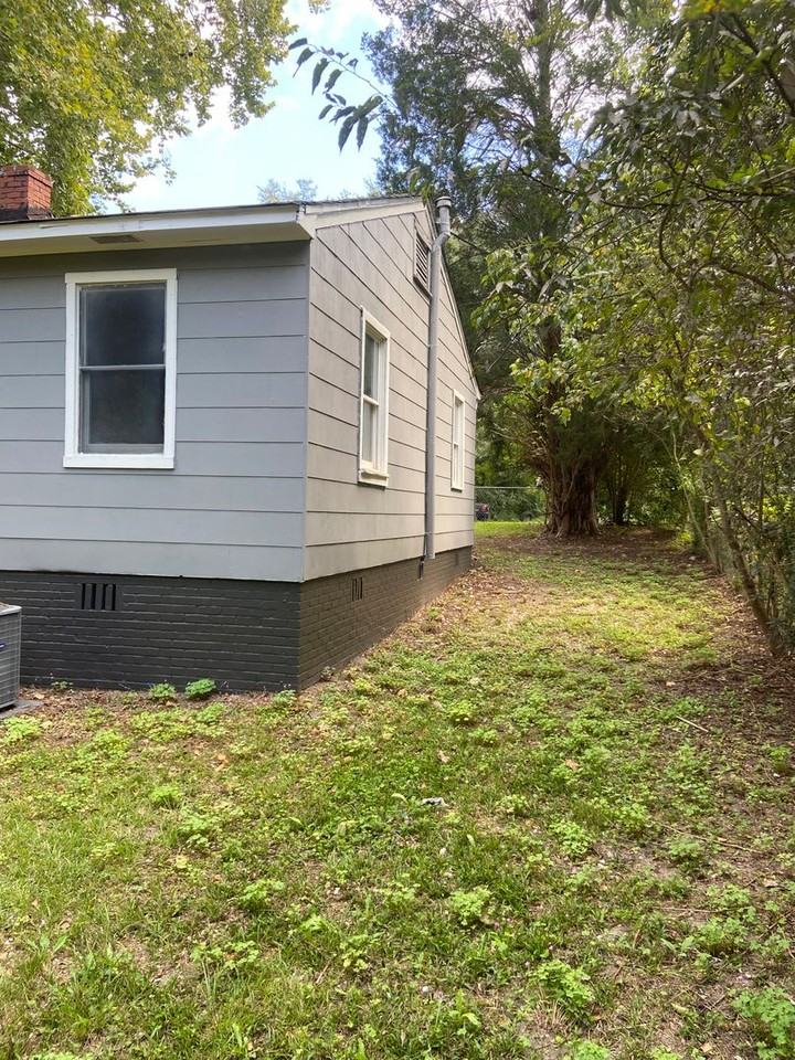 563 Parkchester Dr - Photo 3 of 10