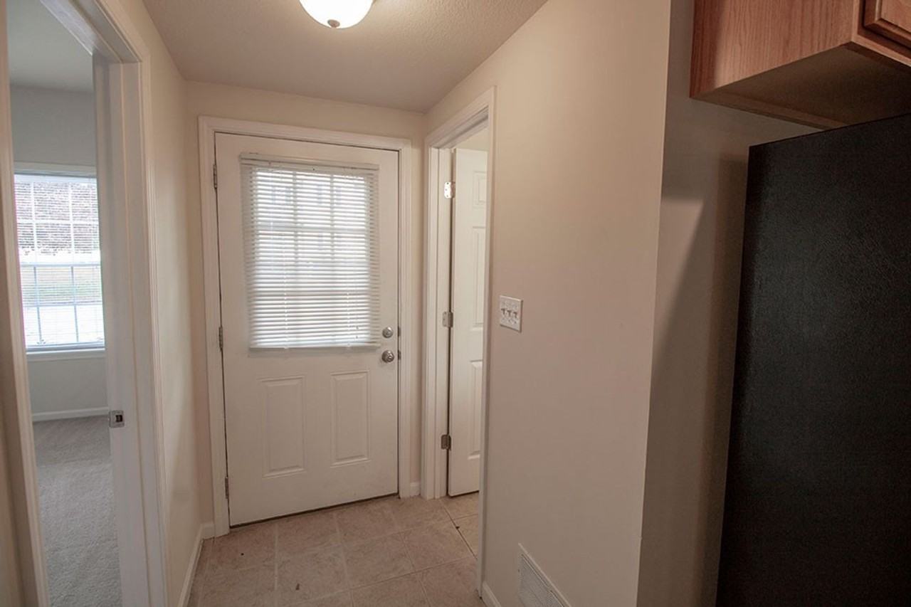 1932 Center St - Photo 3 of 38