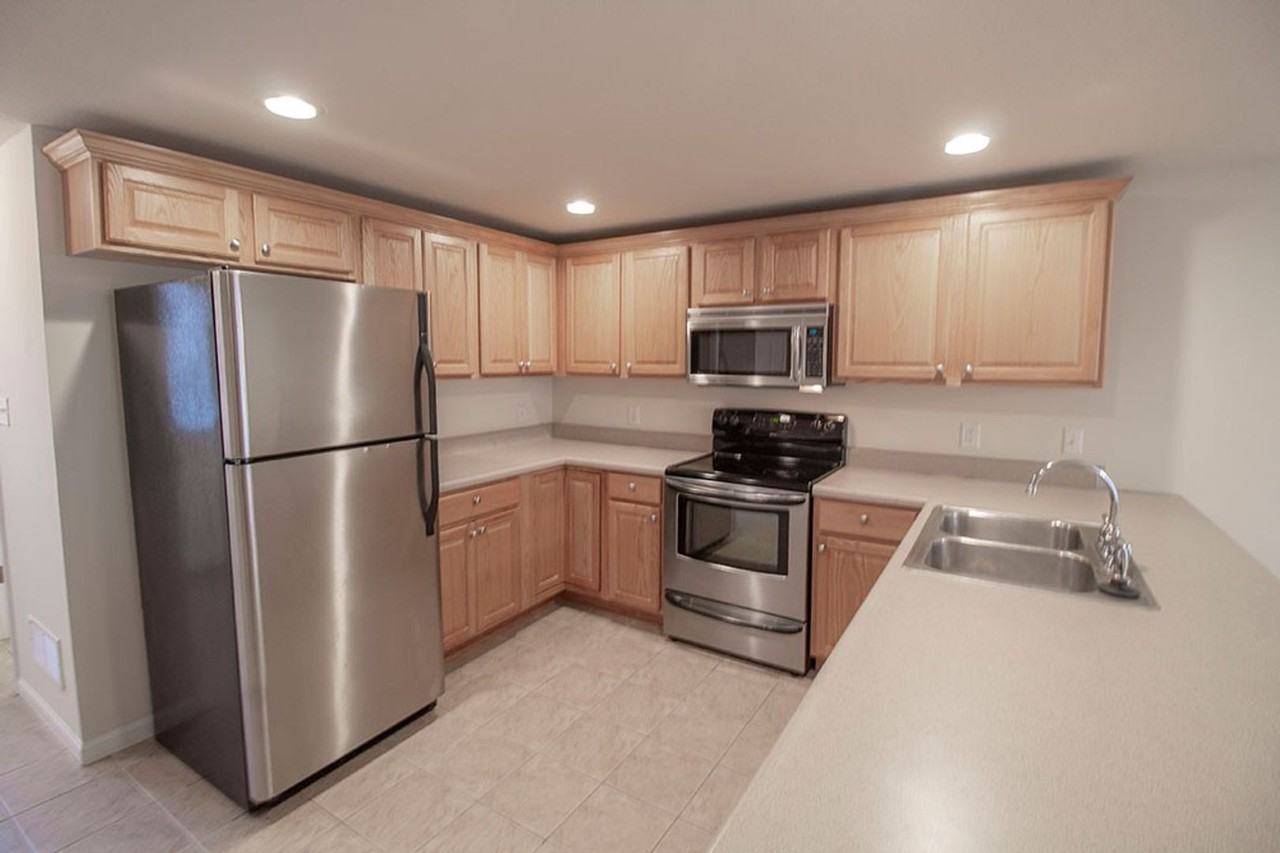 1932 Center St - Photo 6 of 38