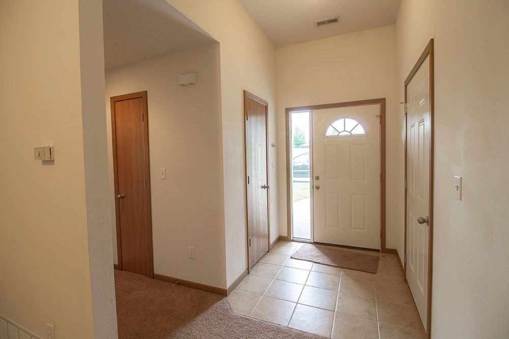 2121 N Ballenger Ln - Photo 3 of 39
