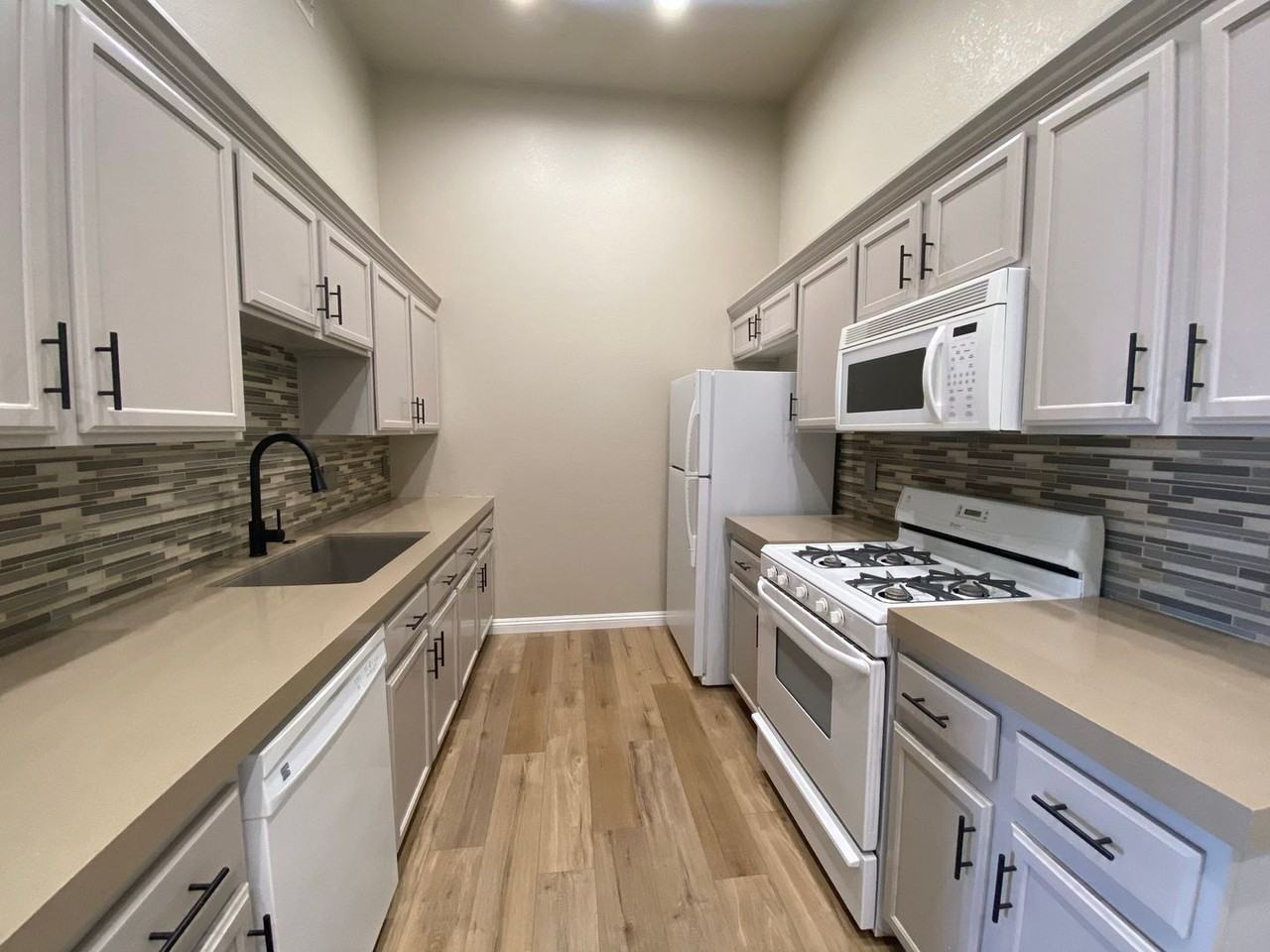 3504 Desert Cliff St #202 - Photo 6 of 20