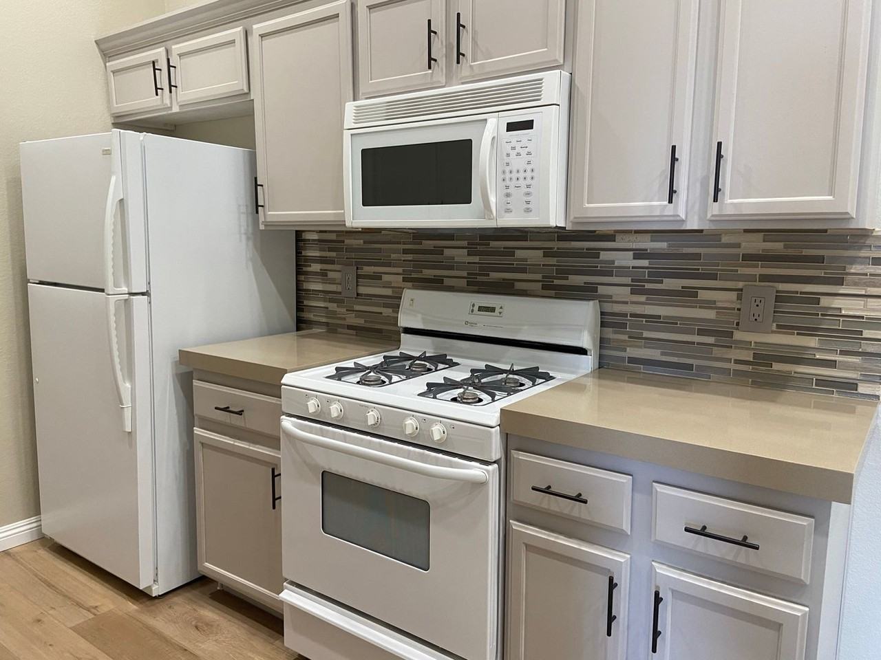 3504 Desert Cliff St #202 - Photo 7 of 20