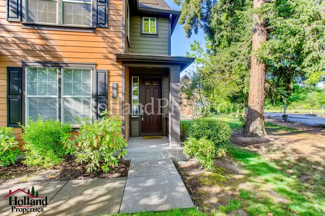 977 Ne 73rd Ave - Photo 4 of 28