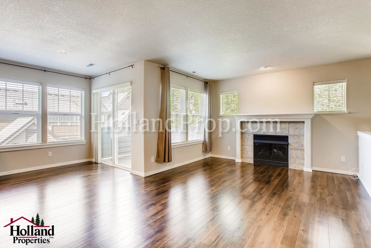 977 Ne 73rd Ave - Photo 7 of 28
