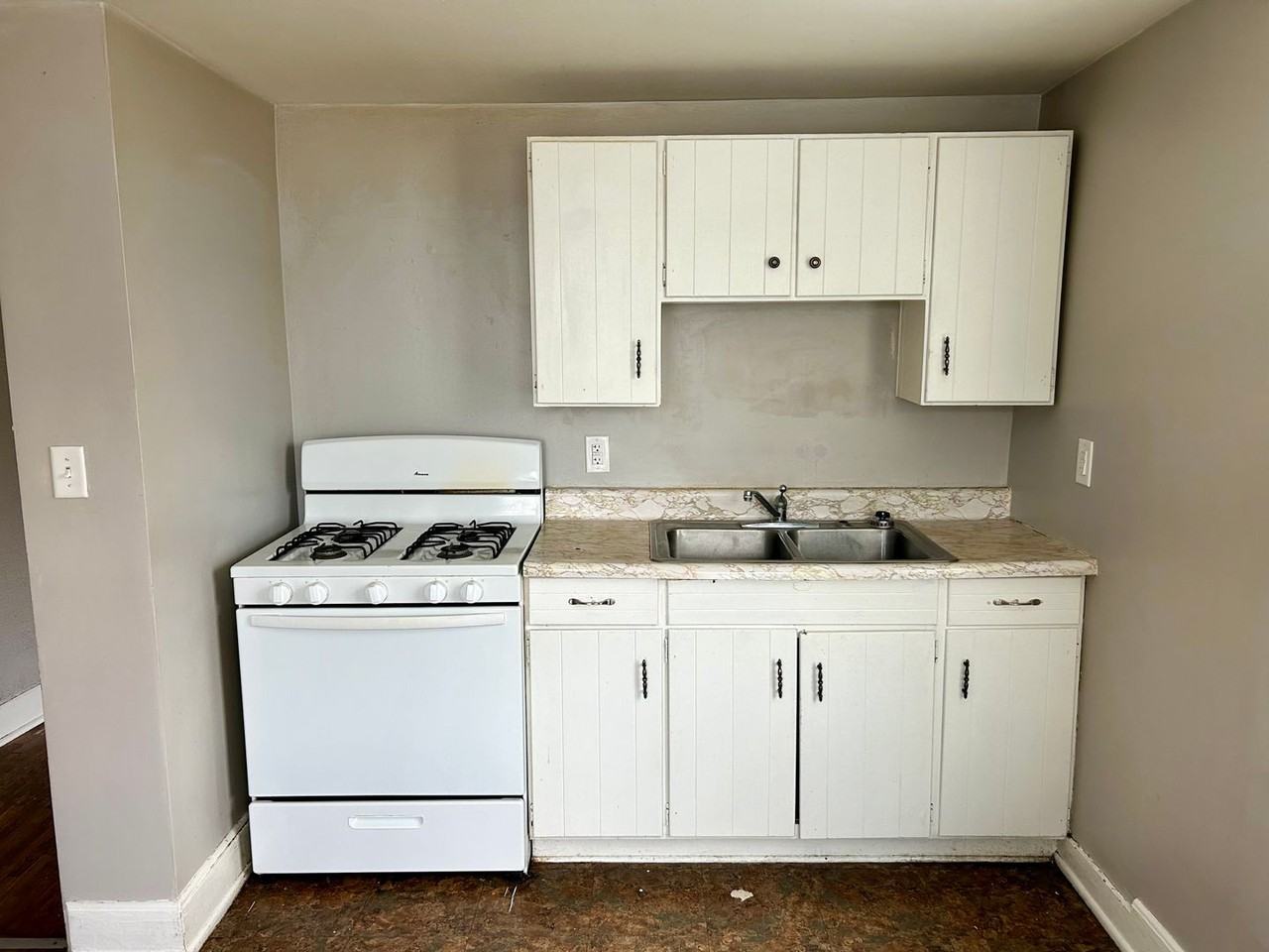 623/623.5 S Main St. - Photo 2 of 10