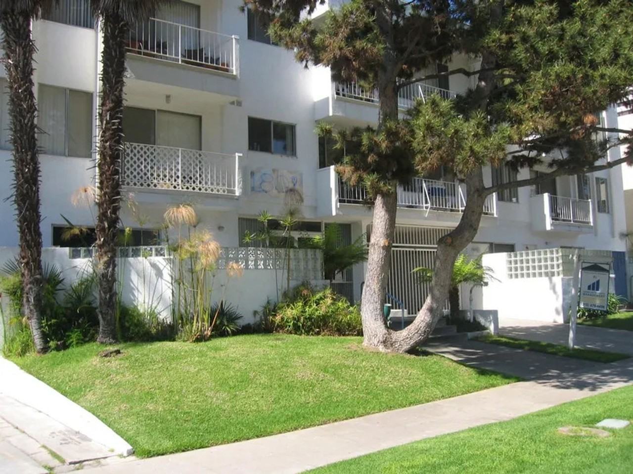 1801 South Bentley Avenue - Photo 2 of 4