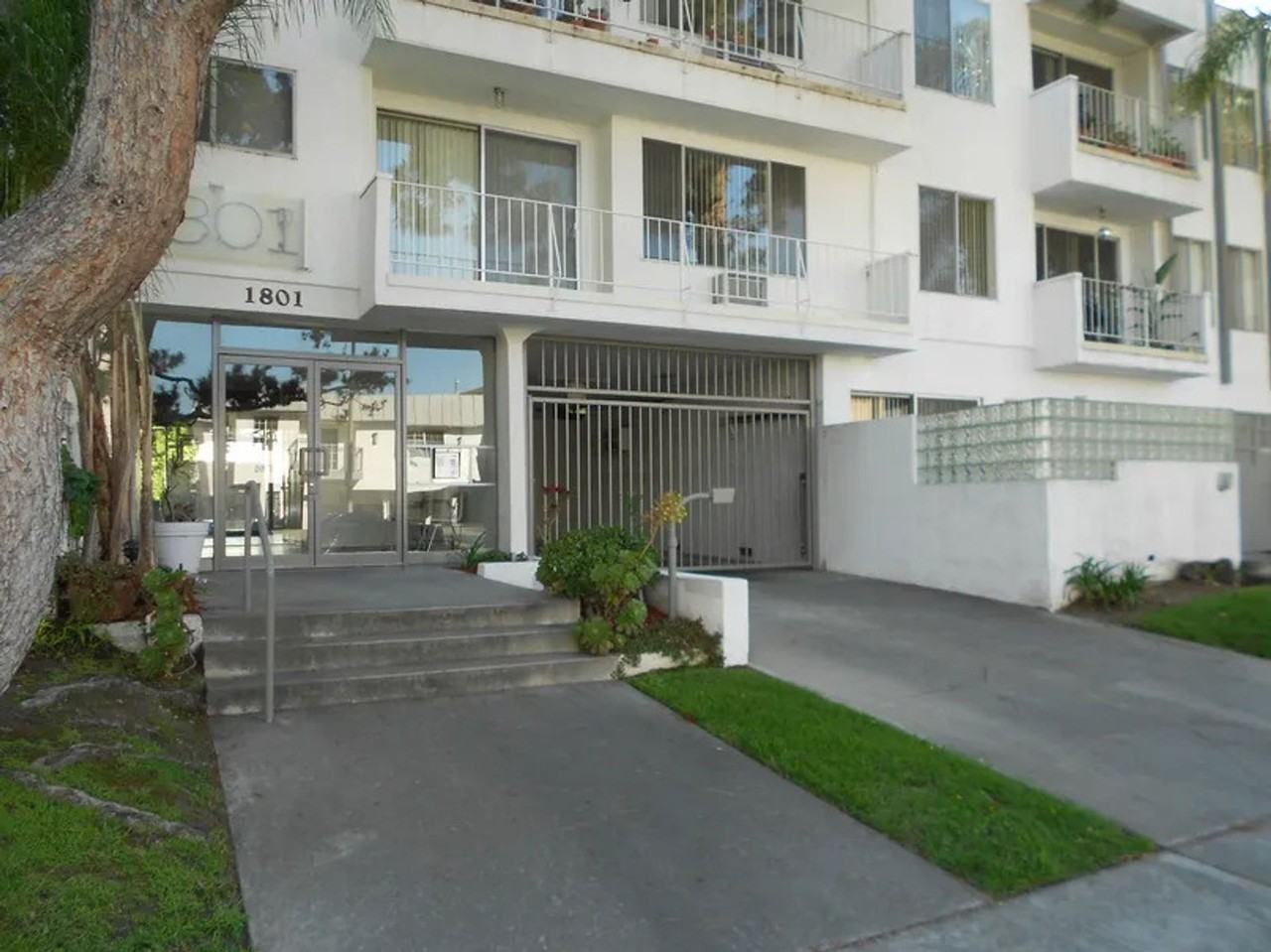 1801 South Bentley Avenue - Photo 3 of 4