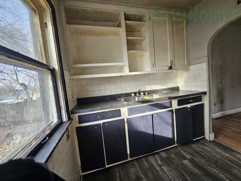 824 West Mac Queen Avenue - Photo 5 of 9