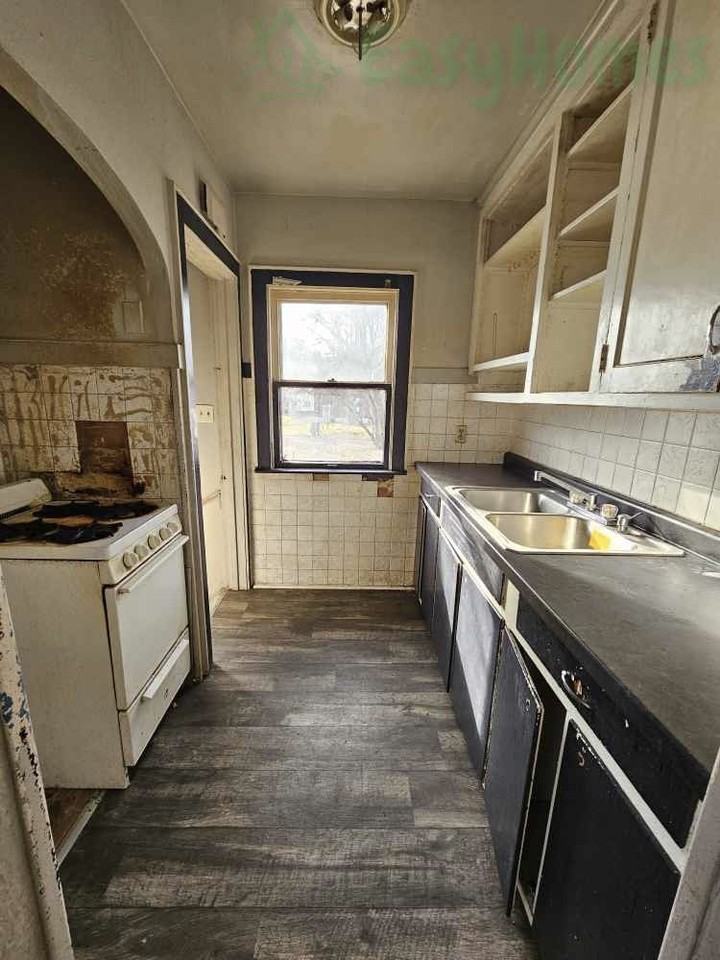 824 West Mac Queen Avenue - Photo 6 of 9