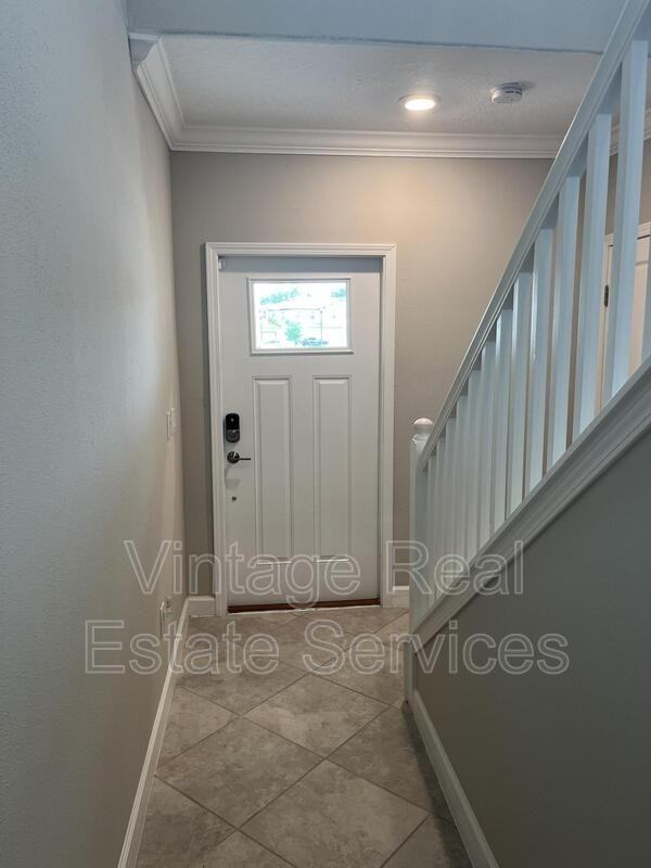 1712 Roseville St - Photo 5 of 30