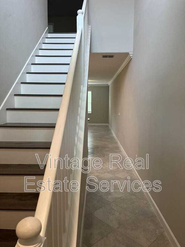 1712 Roseville St - Photo 6 of 30