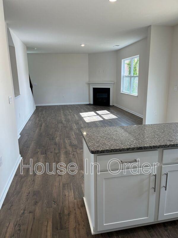 732 Fountain Park Blvd - Photo 4 of 20
