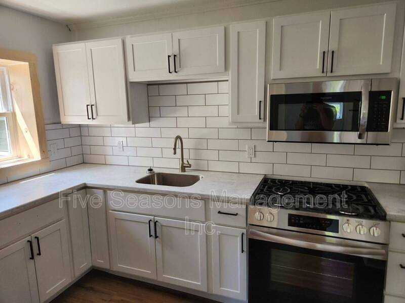 15 Allen St - Photo 3 of 11