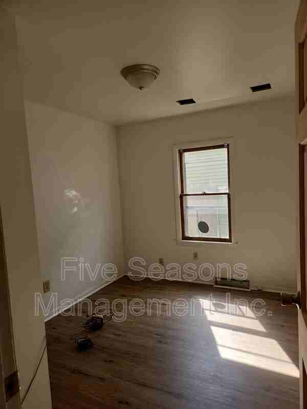 15 Allen St - Photo 5 of 11