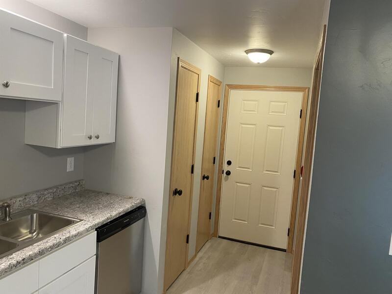 301 Leeland St - Photo 3 of 12