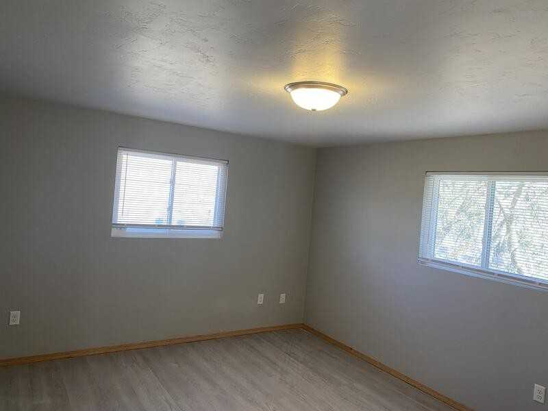 301 Leeland St - Photo 5 of 12