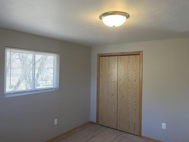 301 Leeland St - Photo 6 of 12