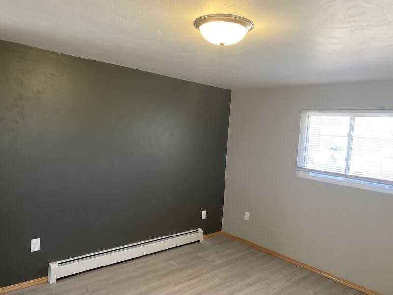 301 Leeland St - Photo 7 of 12