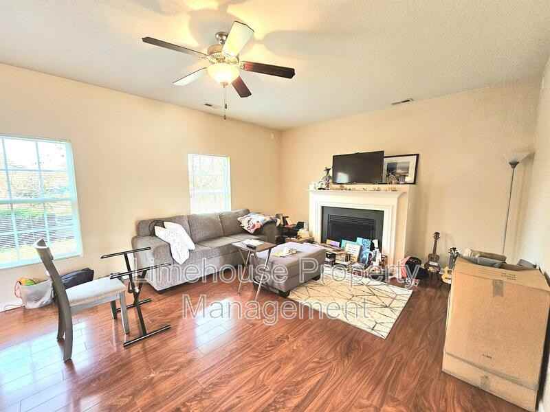 2807 Villa Cir - Photo 2 of 19