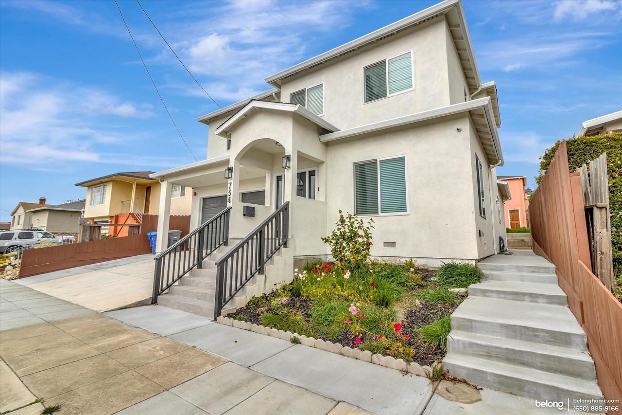 734 Commercial Ave - Photo 2 of 19