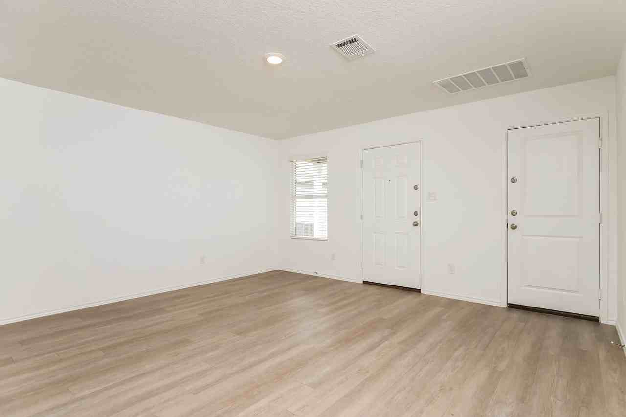 4332 Levee Rdg - Photo 3 of 26