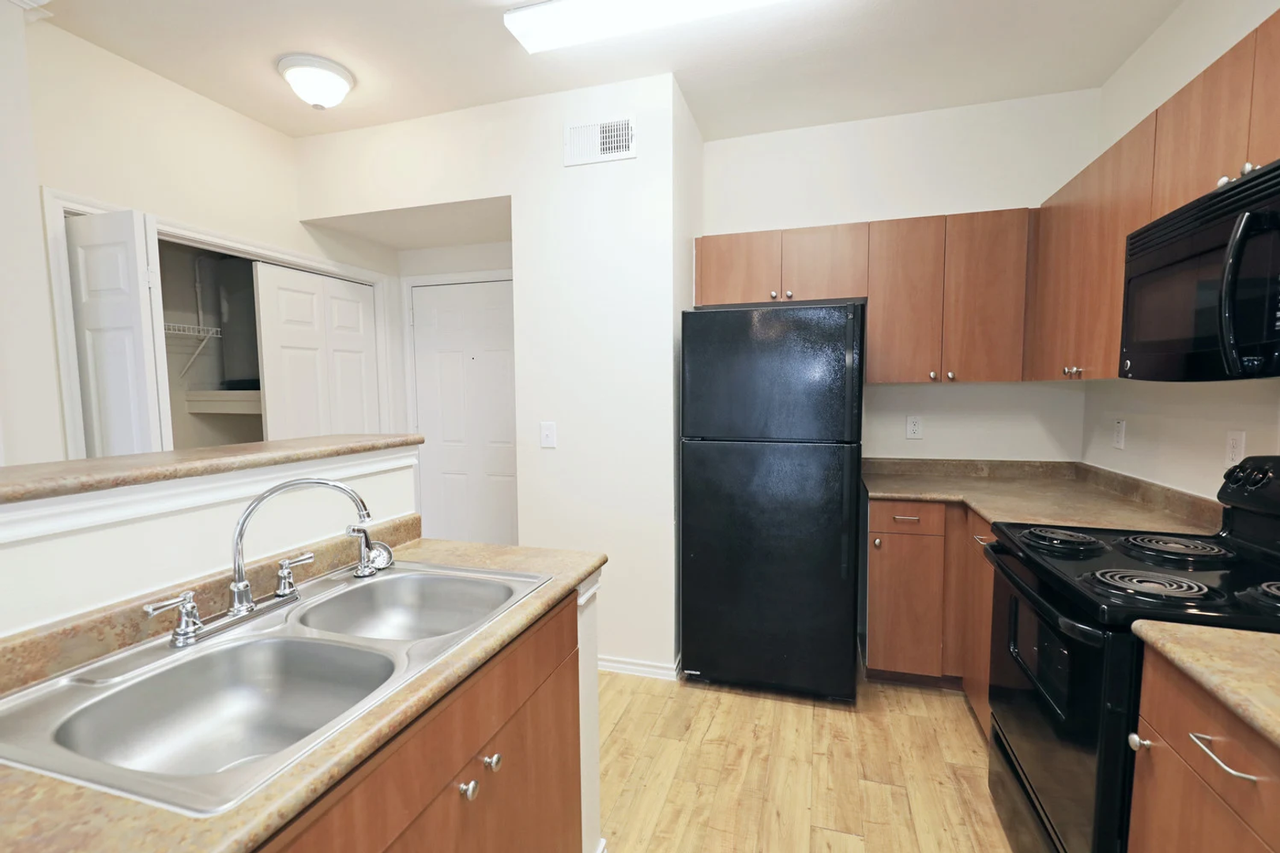 6850 Granbury Road - Photo 5 of 50