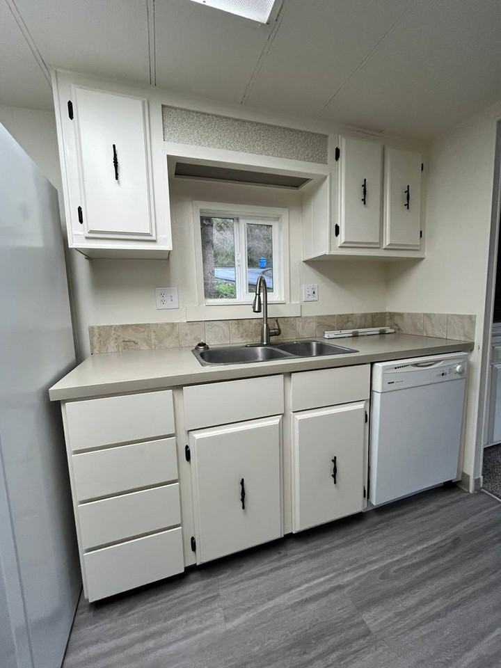4550 Sw 5th Ave - Photo 4 of 39