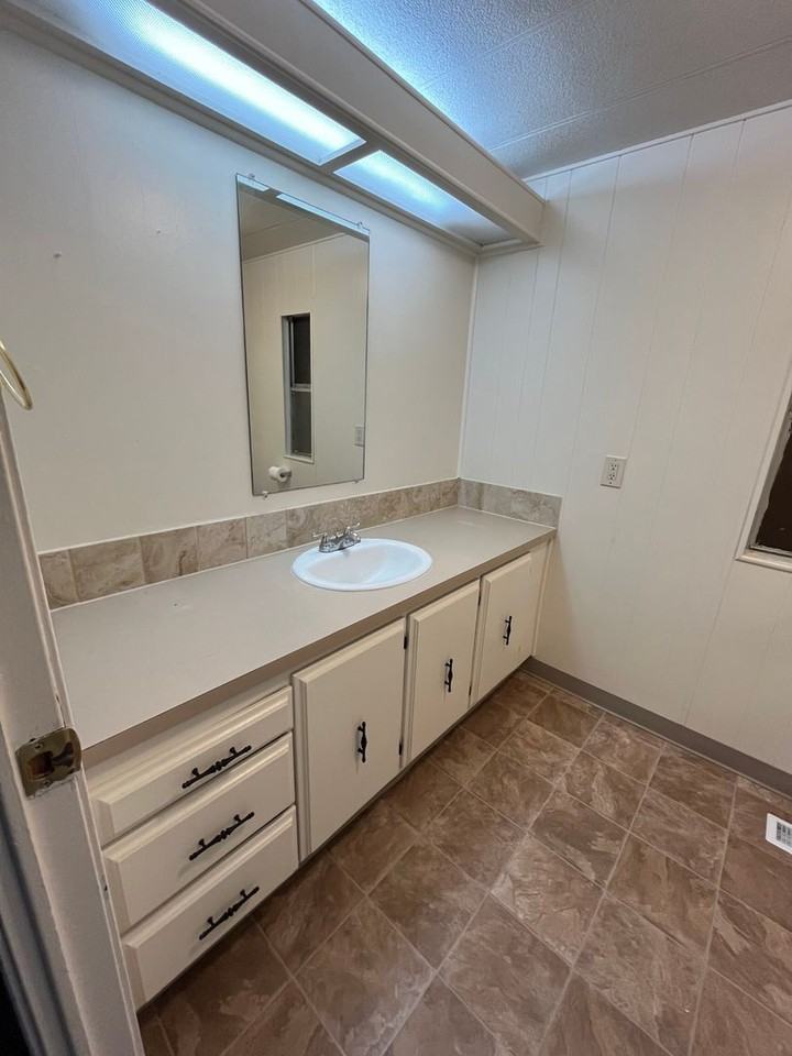4550 Sw 5th Ave - Photo 7 of 39