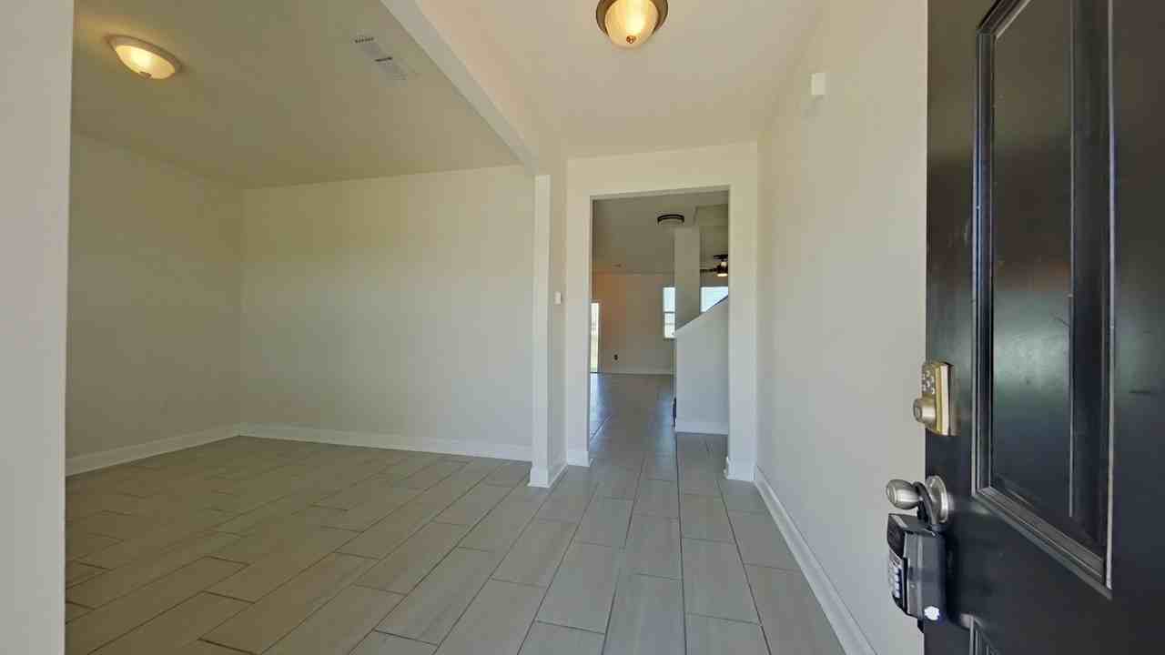 3583 Shiner Dr - Photo 4 of 40