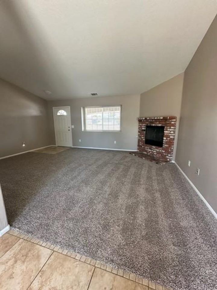 17789 Chestnut St - Photo 5 of 20