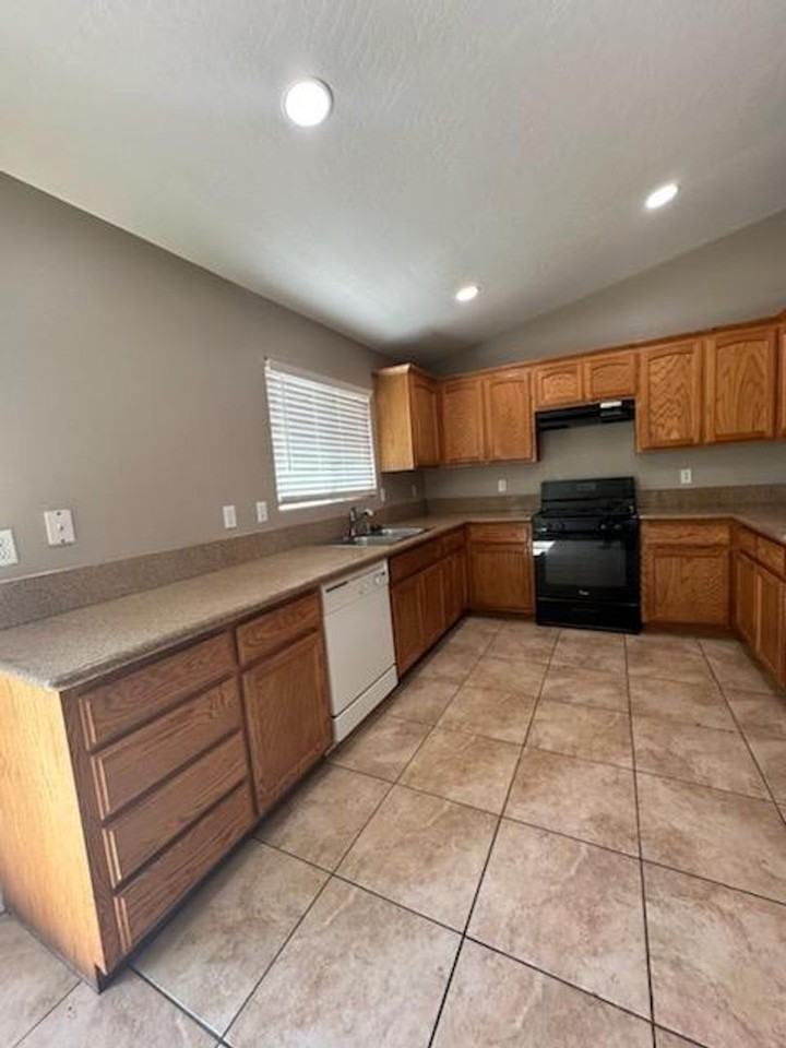 17789 Chestnut St - Photo 7 of 20