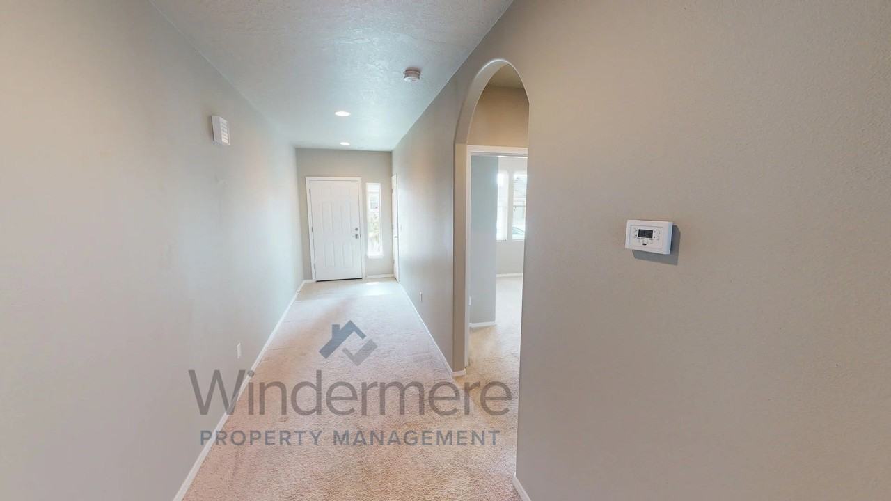 1194 Sw Settlement St - Photo 2 of 28