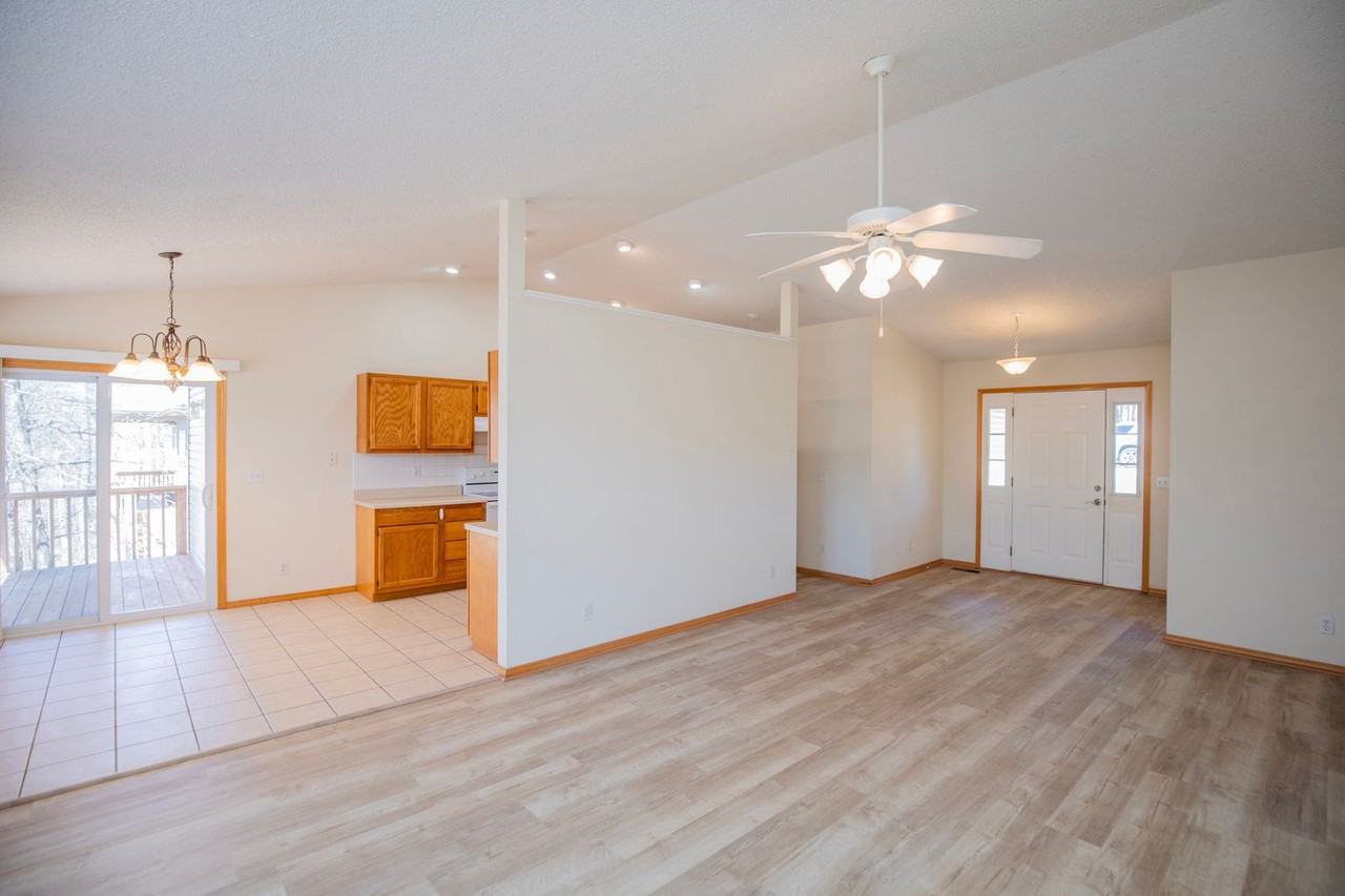 37 Melbourn Dr - Photo 3 of 19