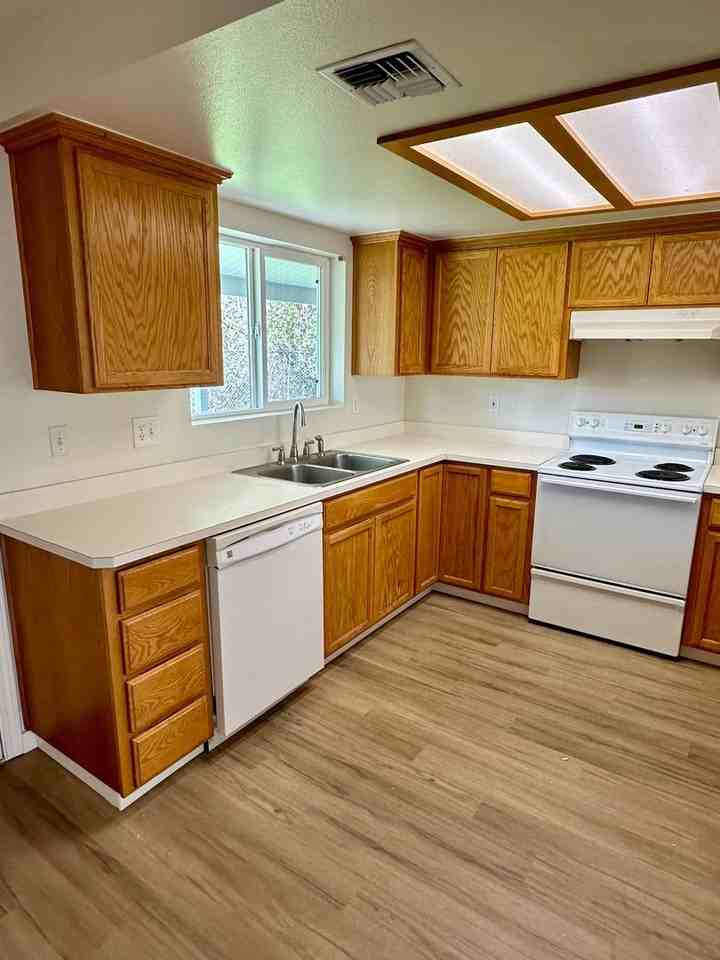 843 Morse Ave Sw - Photo 2 of 22