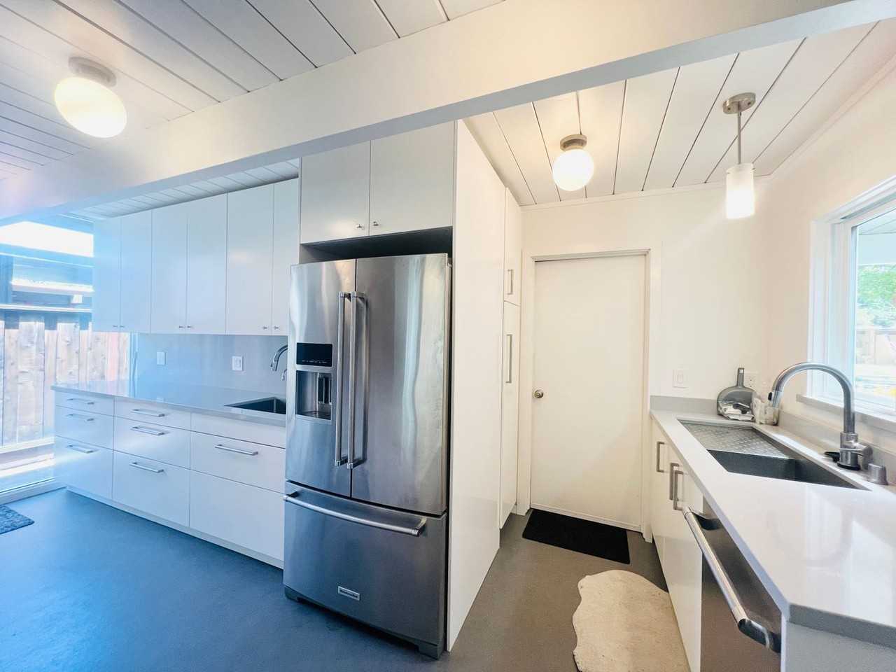 1138 Lyons St - Photo 2 of 12