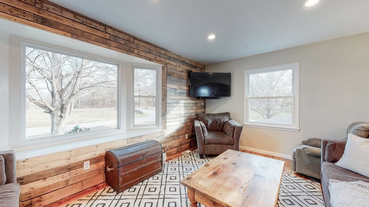 2615 Baugh Ln - Photo 4 of 50