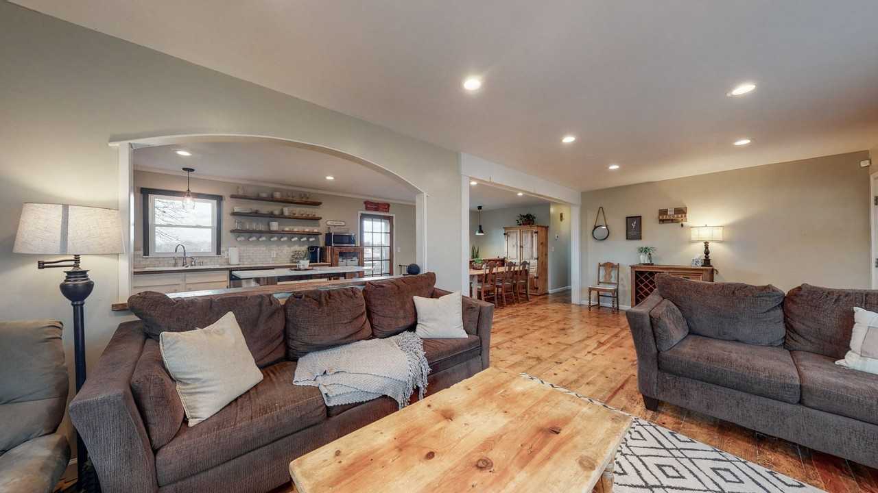 2615 Baugh Ln - Photo 6 of 50